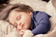 小孩睡觉出汗多是什么原因三岁小孩睡觉出汗多是什么原因