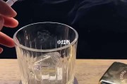 一支烟一瓶酒伤感图片动漫一支烟一瓶酒伤感图片