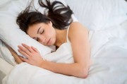 睡觉时身体感觉踩空突然抖一下的原因睡觉时身体感觉踩空突然抖一下的原因是什么