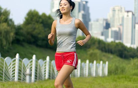 每天跑步多少千米减肥效果最好<strong>跑步减肥</strong>？