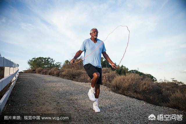 跳绳减肥<strong>跳绳减肥</strong>，每天要跳多久有效果？按每分钟跳还是按每次跳多少下来分组？