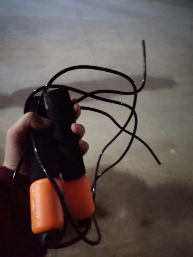 跳绳<strong>跳绳减肥</strong>，肥肉会变肌肉吗？每天跳到出汗能有效瘦吗？