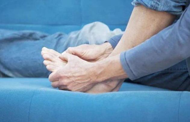 睡觉腿抽筋是什么原因引起的青少年睡觉腿抽筋是什么原因引起的
