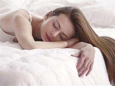 每天晚上睡觉出汗咋回事女性晚上睡觉出汗咋回事女性