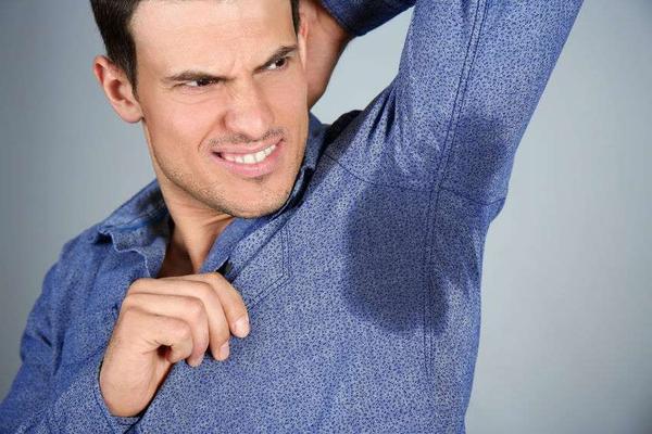 男人晚上睡觉时出汗是什么原因男的晚上睡觉出汗是什么情况