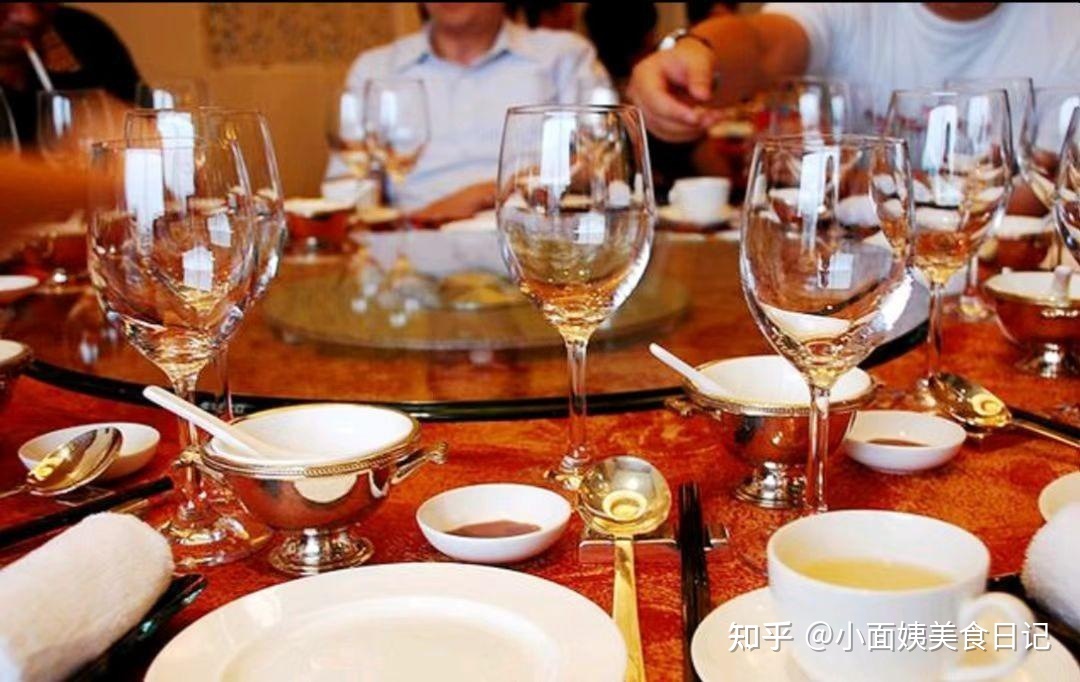 求人办事酒桌上敬酒时怎么说话酒桌上敬酒时怎么说话