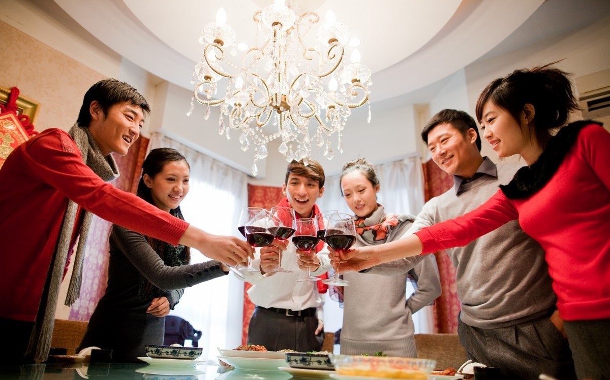 求人办事酒桌上敬酒时怎么说话酒桌上敬酒时怎么说话