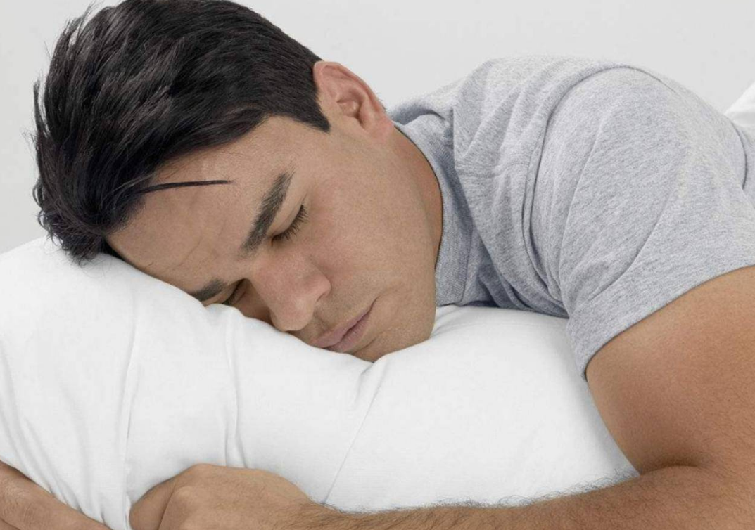 睡觉身体会突然抽一下什么原因,睡觉身体会突然抽搐一下是什么原因