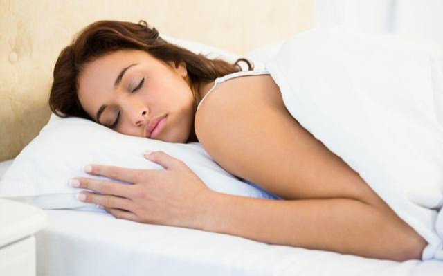 睡觉时流的口水很臭是什么原因,睡觉的时候流的口水是臭的