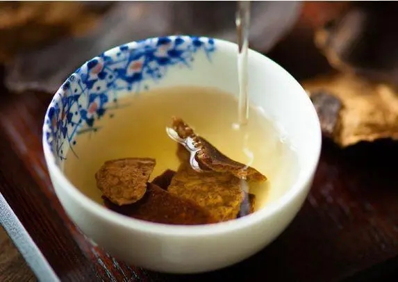陈皮泡水有什么好处和坏处,陈皮泡水的好处和坏处