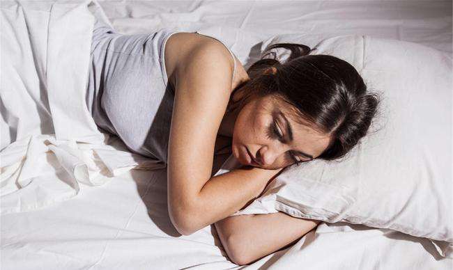 睡眠时流口水是什么原因引起,睡觉流口水是因为什么原因导致?