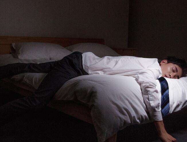 睡觉时身体突然抽搐一下的原因是长高吗的简单介绍