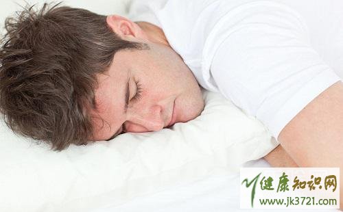 冬天睡觉偶尔半夜出汗是出虚汗吗,一到冬天睡觉出虚汗是什么原因