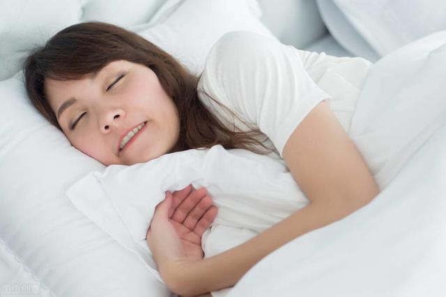 睡梦中突然抽搐是什么原因,睡觉时做梦身体突然抽搐一下的原因